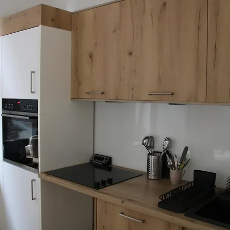 Media-apartment アパート